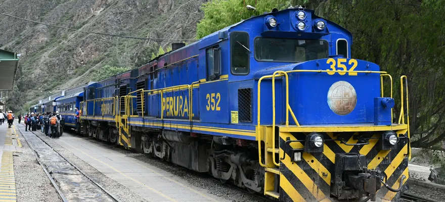 Train to Machu Picchu at Ollantaytambo station
